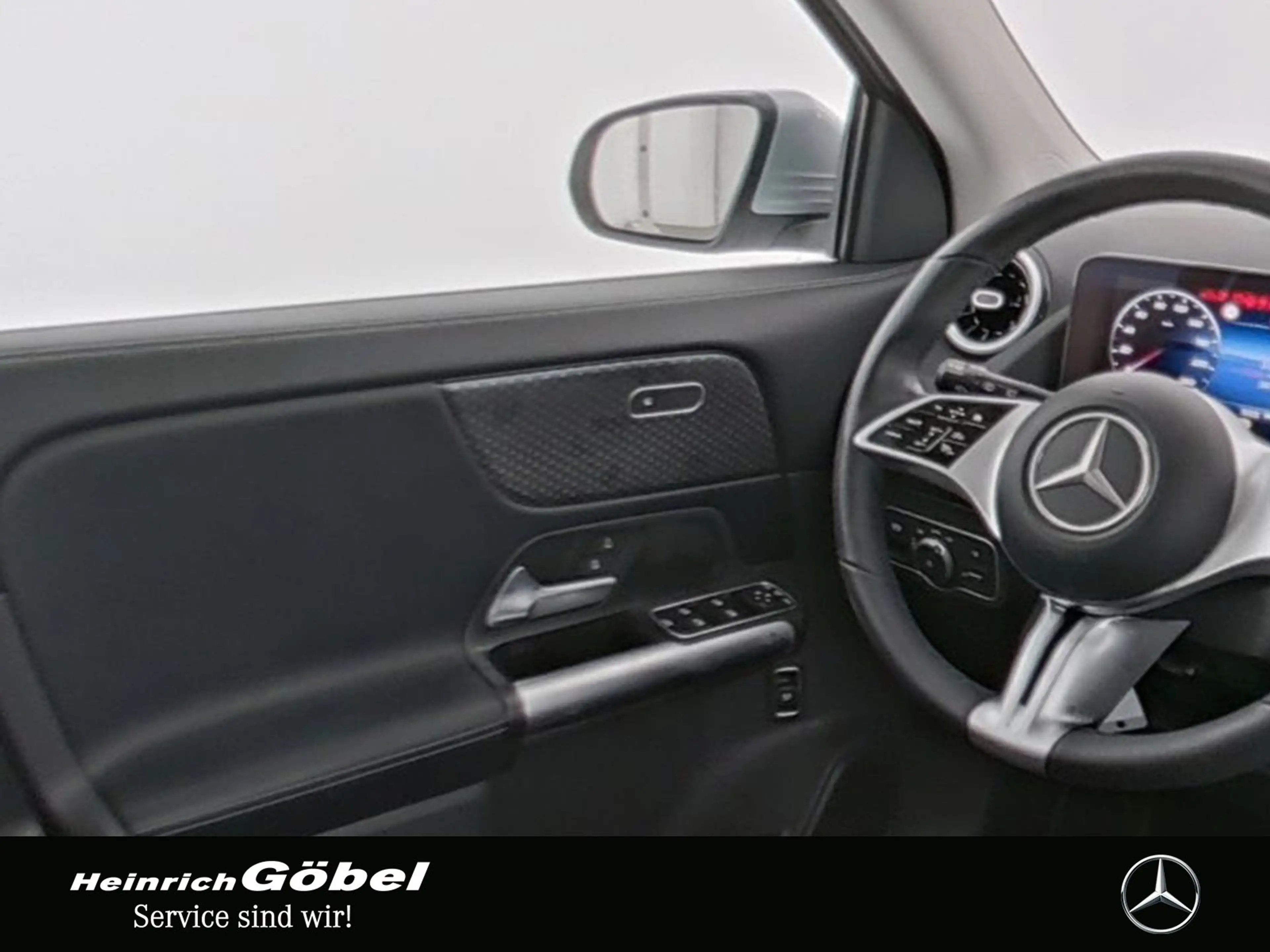 Mercedes-Benz GLA 180 PROGRESSIVE ANHÄNGERVORRICHTUNG+CARPLAY — photo 3