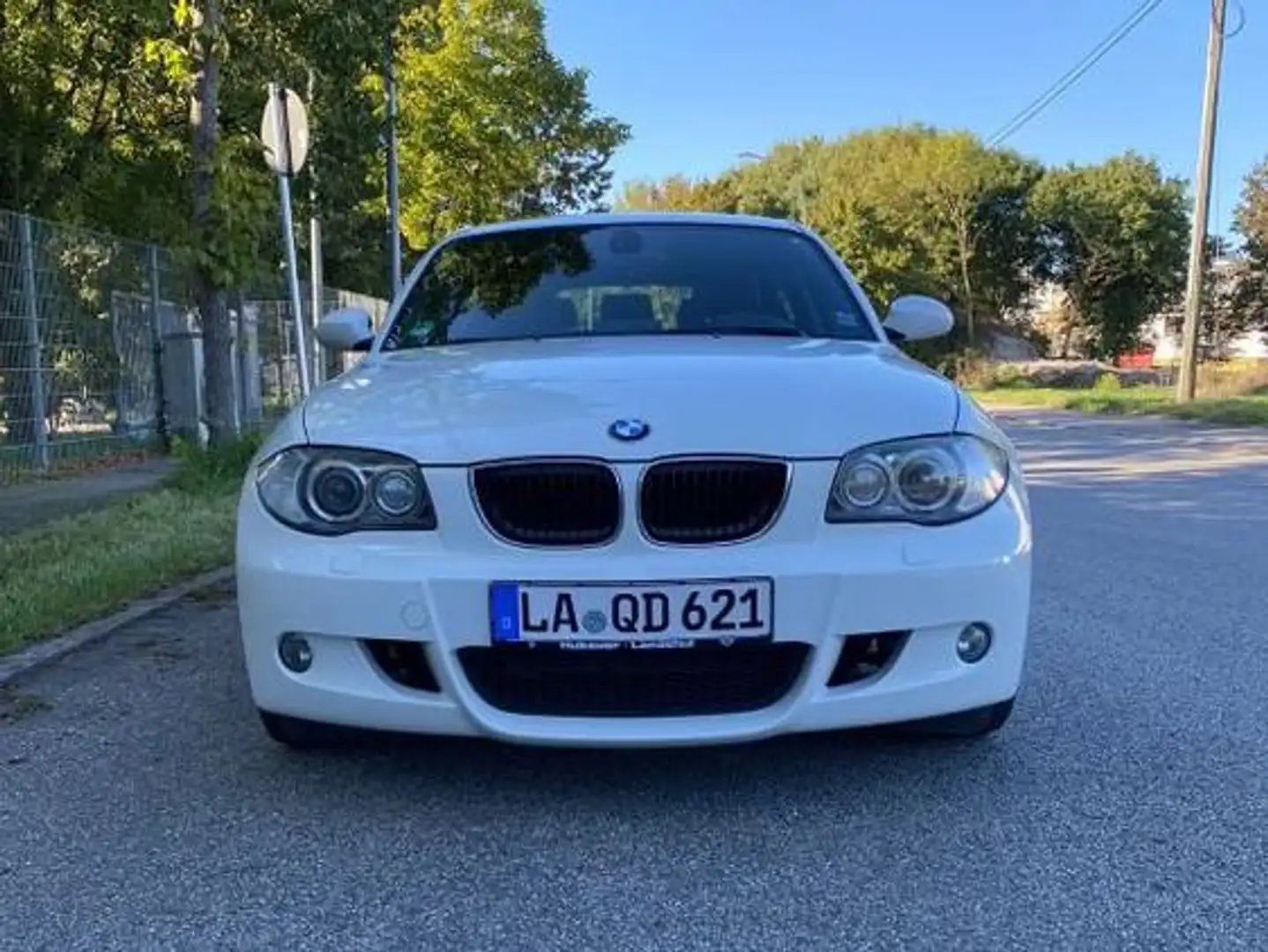 BMW 123 BMW 123 d M-Paket Sportpaket 5-türer Weiß bijela - 2