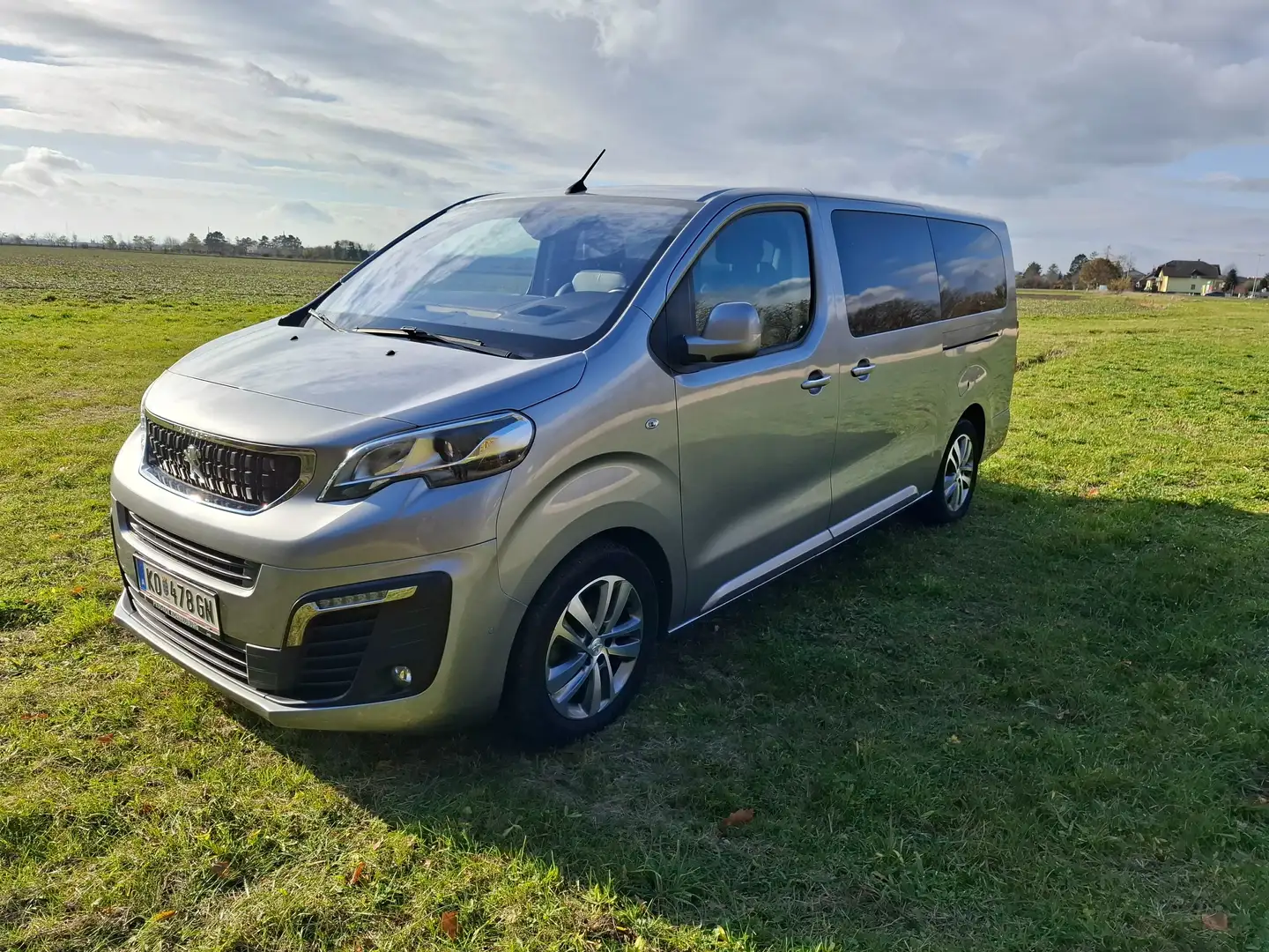 Peugeot Traveller Traveller Business L3 BlueHDI 180 S Grau - 1