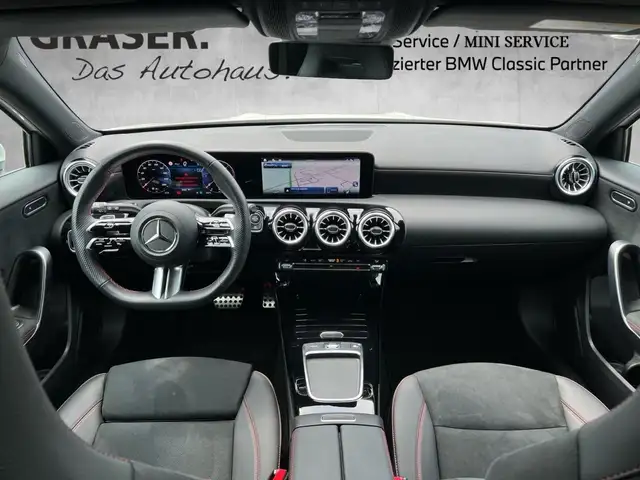 Mercedes-Benz 220 view 5