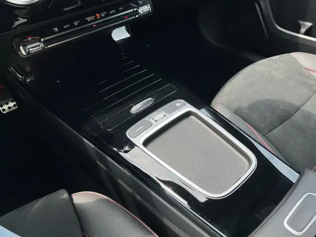 Mercedes-Benz 220 view 15