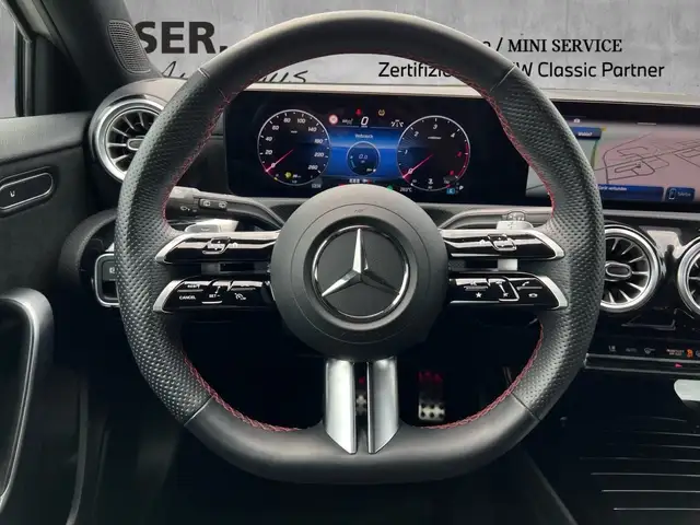 Mercedes-Benz 220 view 11