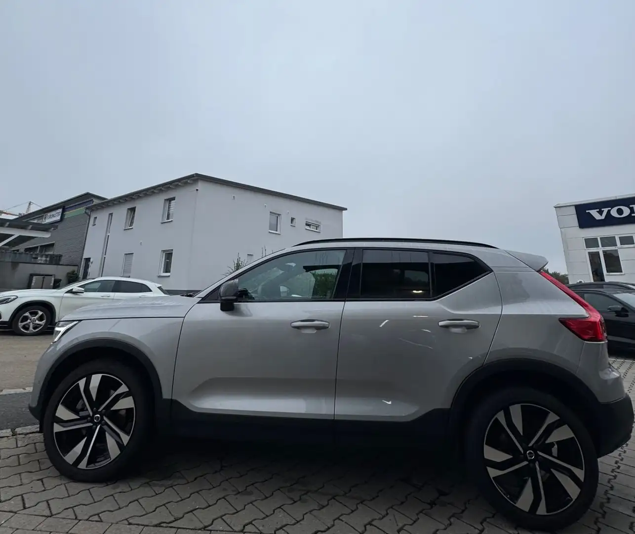 Volvo XC40 B4 Ultimate Dark*360*PIXEL-LED*STANDHEIZUNG Silber - 2