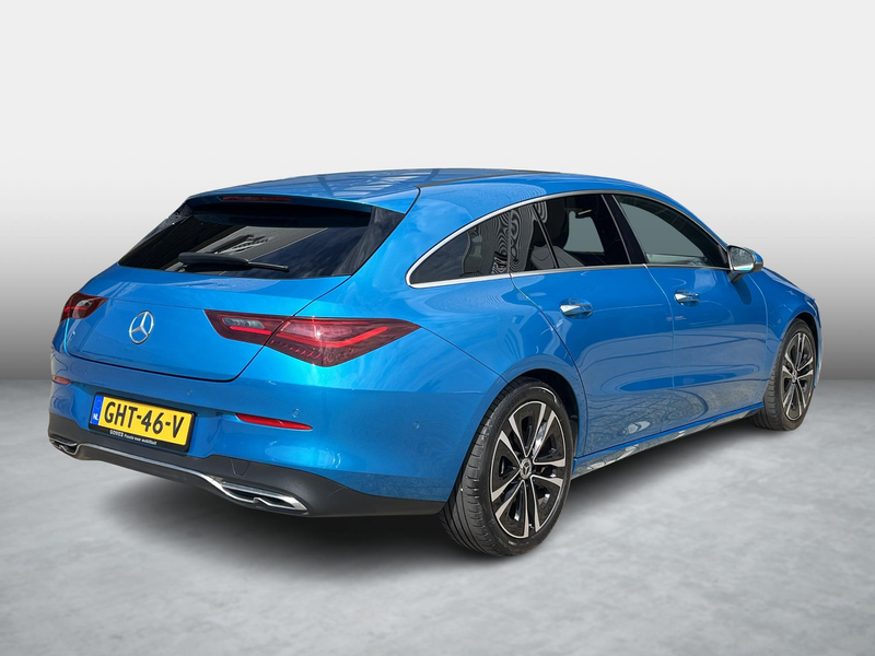 Mercedes-Benz CLA 180 Shooting Brake Star Edition Luxury Line — photo 2