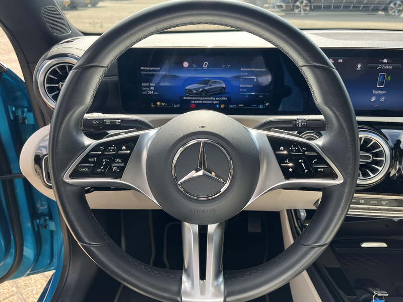 Mercedes-Benz CLA 180 Shooting Brake Star Edition Luxury Line — photo 11