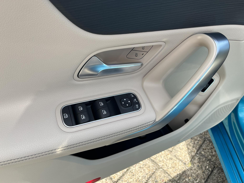 Mercedes-Benz CLA 180 Shooting Brake Star Edition Luxury Line — photo 8
