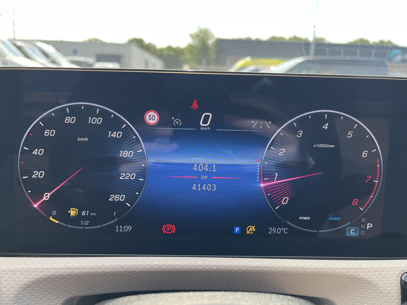Mercedes-Benz CLA 180 Shooting Brake Star Edition Luxury Line — photo 14