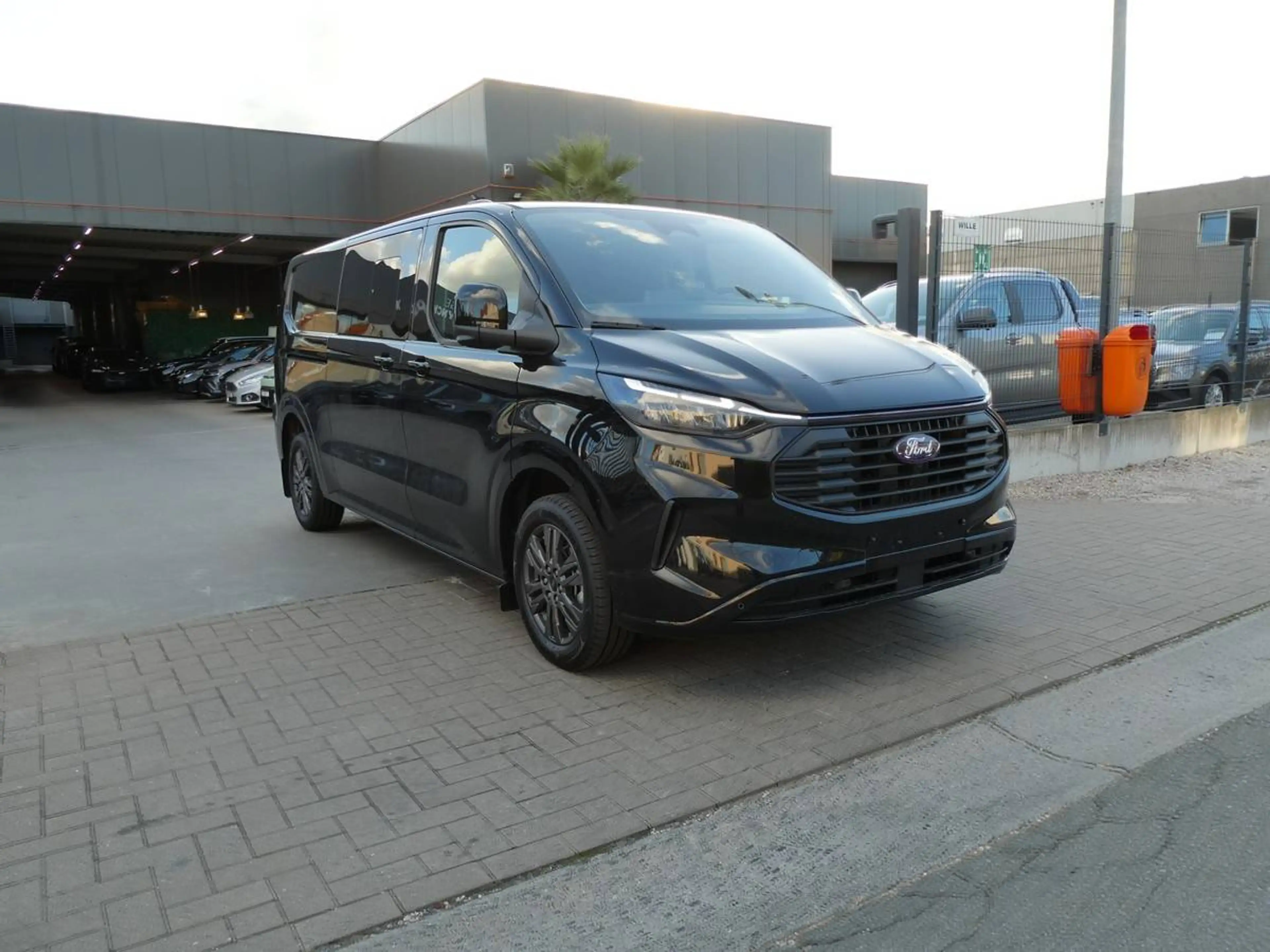 Ford Transit Custom L2 Multi-Use 5pl 2.0 TDCi 170pk Automaat Limited BLIS ACC 360° Trekhaak — photo 4