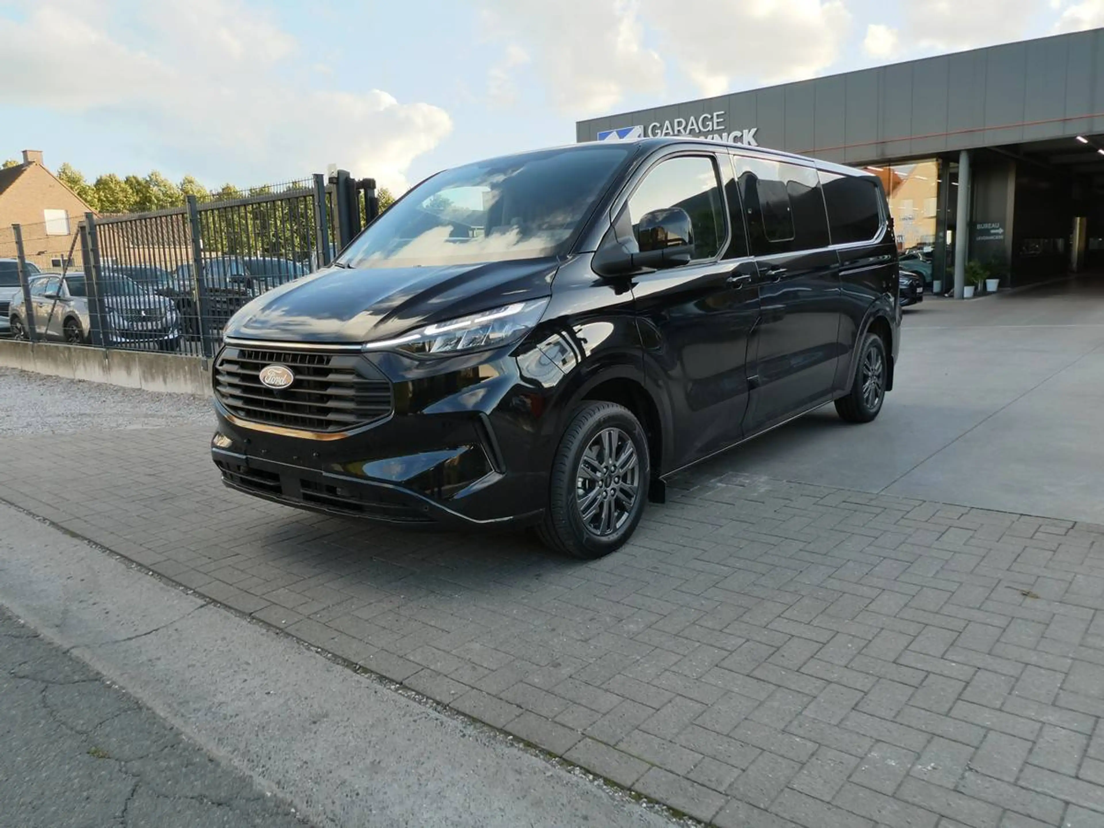 Ford Transit Custom L2 Multi-Use 5pl 2.0 TDCi 170pk Automaat Limited BLIS ACC 360° Trekhaak