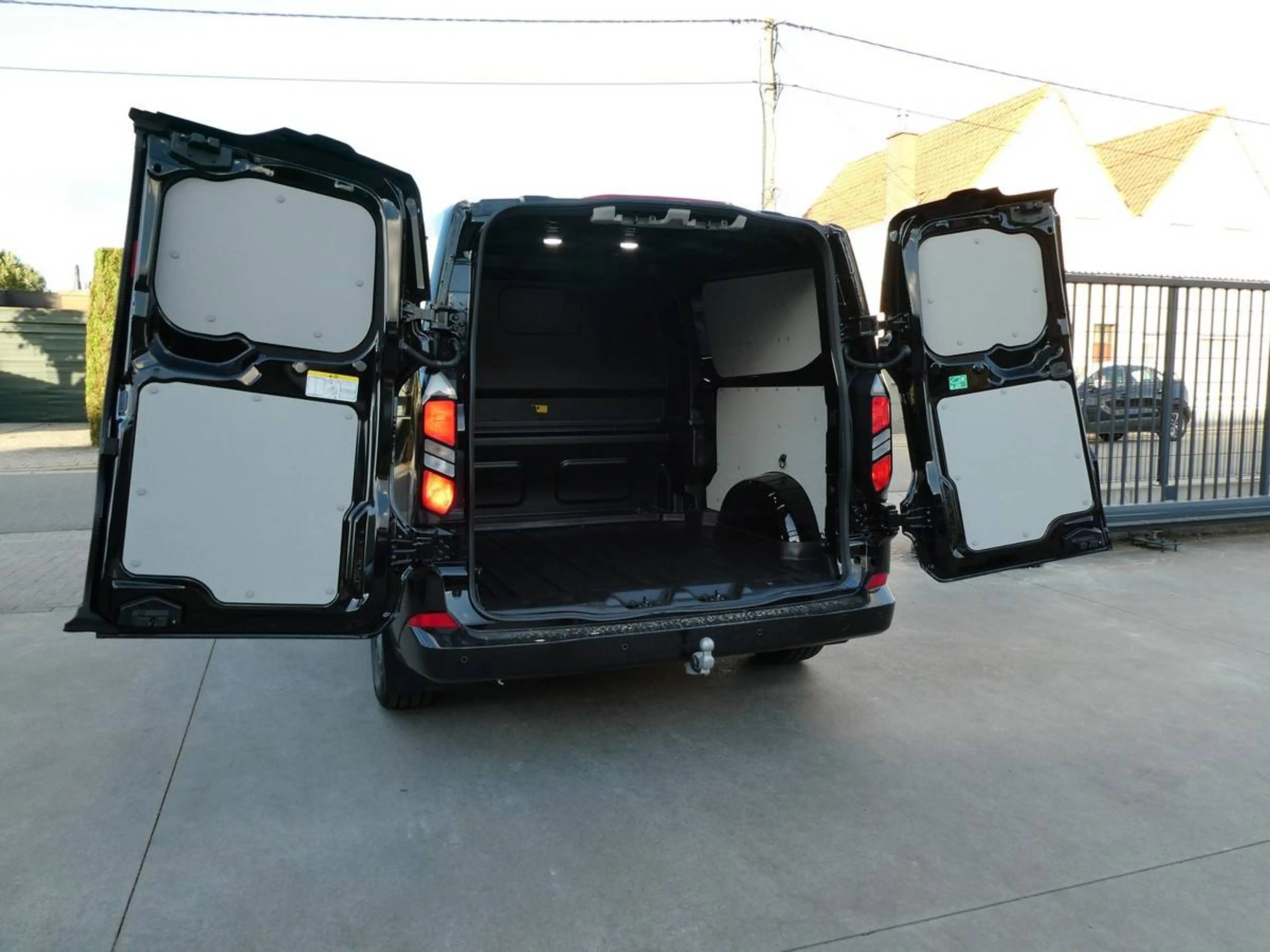 Ford Transit Custom L2 Multi-Use 5pl 2.0 TDCi 170pk Automaat Limited BLIS ACC 360° Trekhaak — photo 9