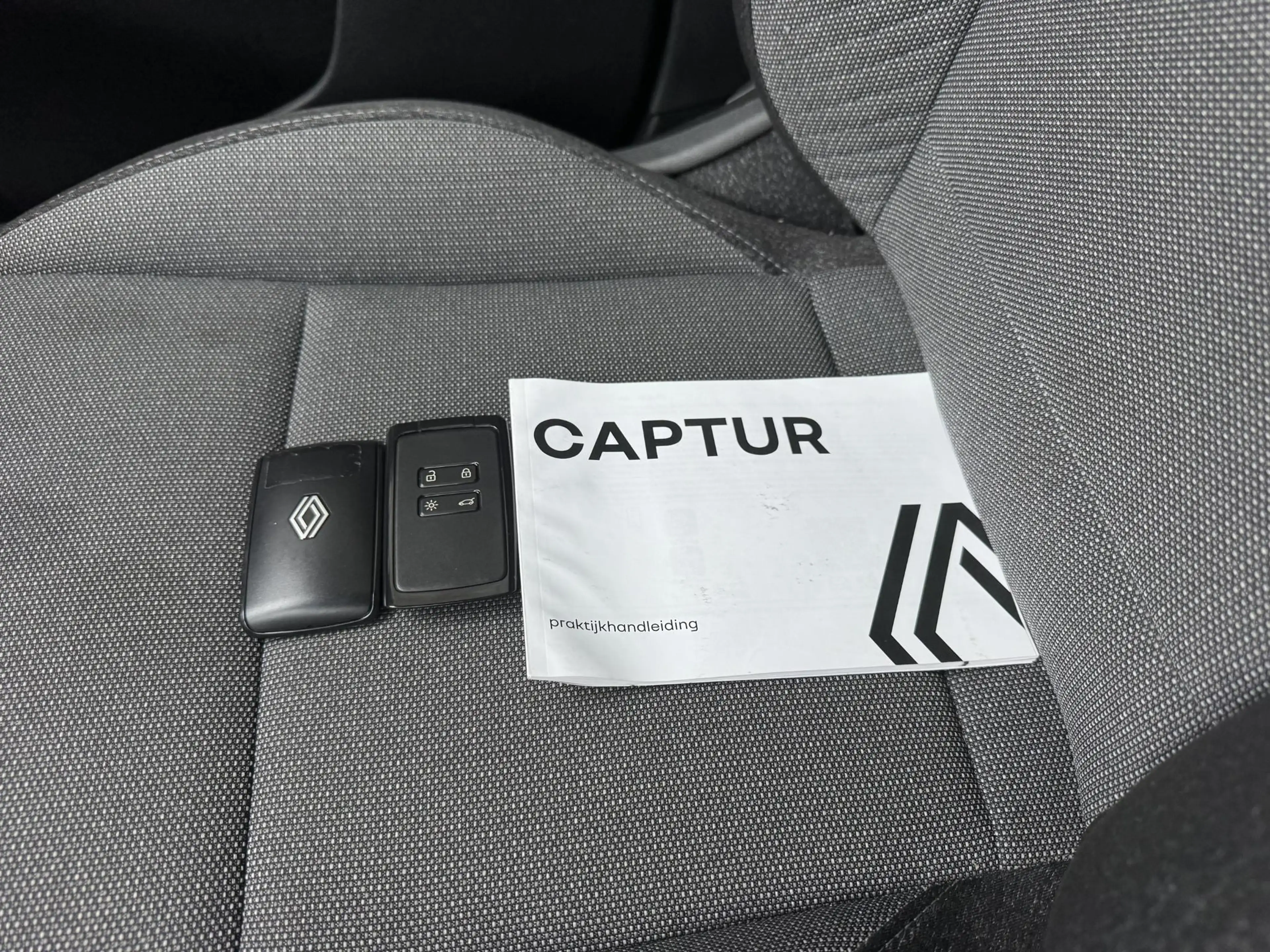 Renault Captur 1.8 E-Tech Full Hybrid 160 Techno | Camera | Navig — photo 14
