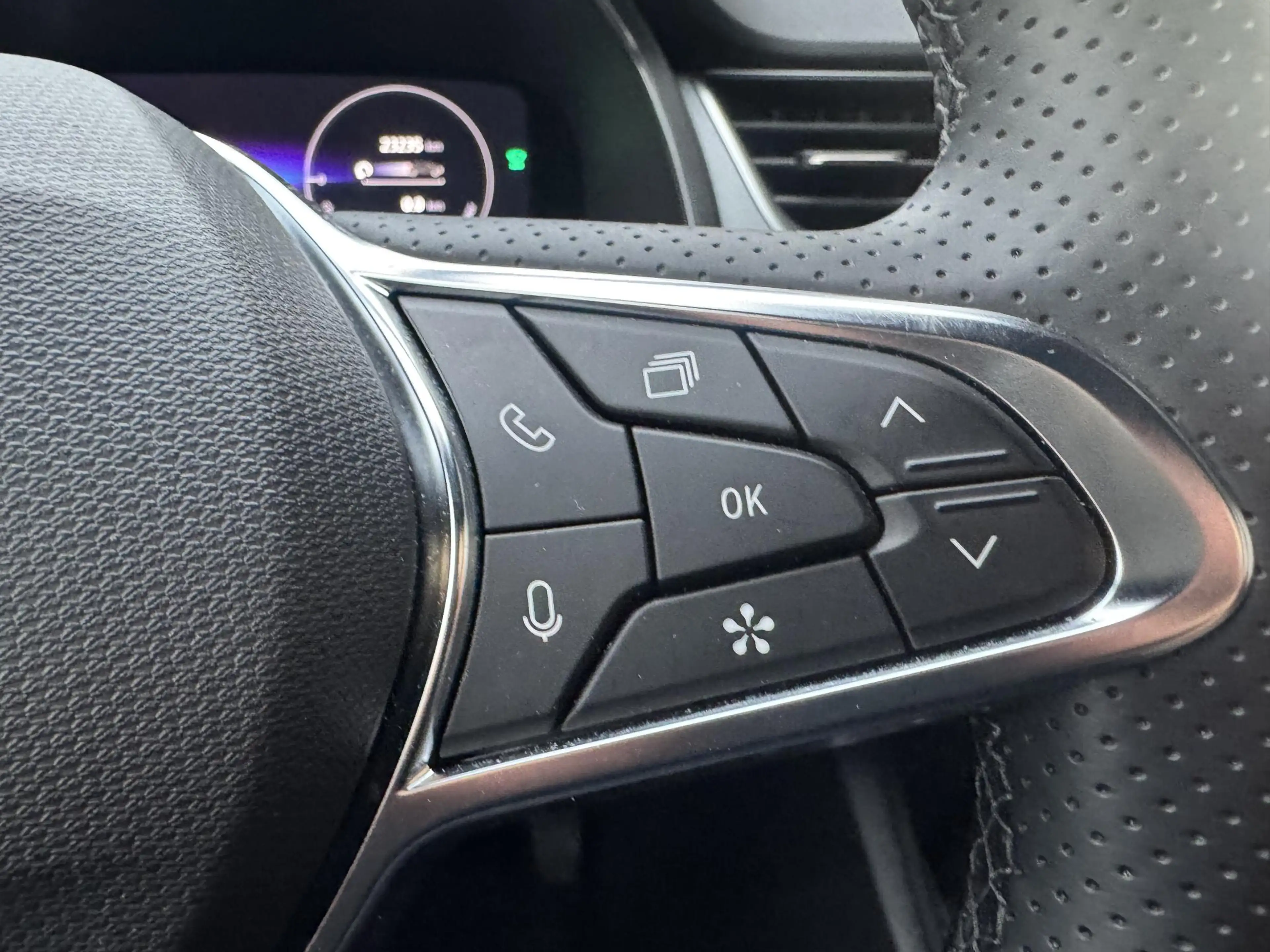 Renault Captur 1.8 E-Tech Full Hybrid 160 Techno | Camera | Navig — photo 21