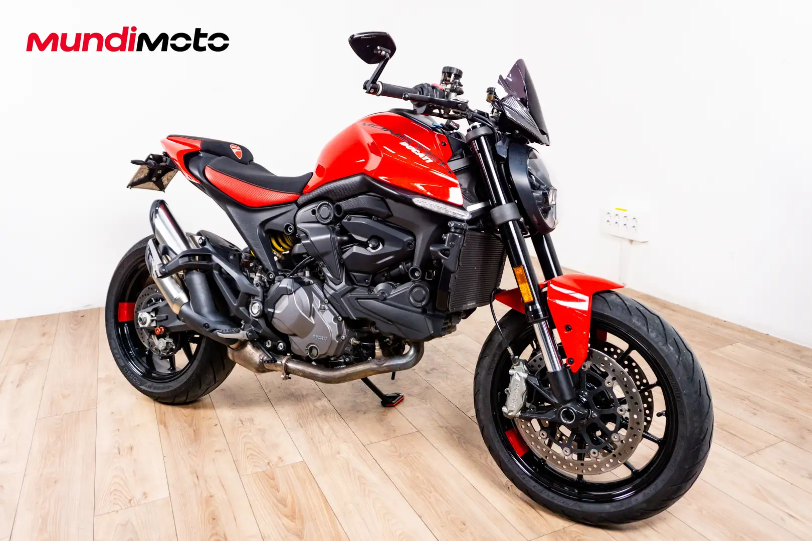 Ducati Monster 937 - 2