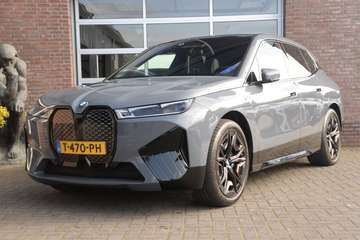 M60 High Executive 112 kWh | B&W Diamond | Trekhaa