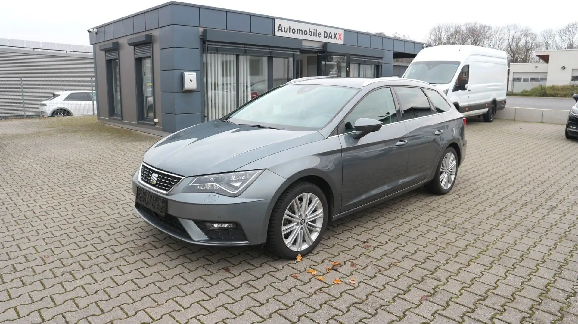 SEAT Leon ST 1.8 TSI Xcellence Grijs - 1