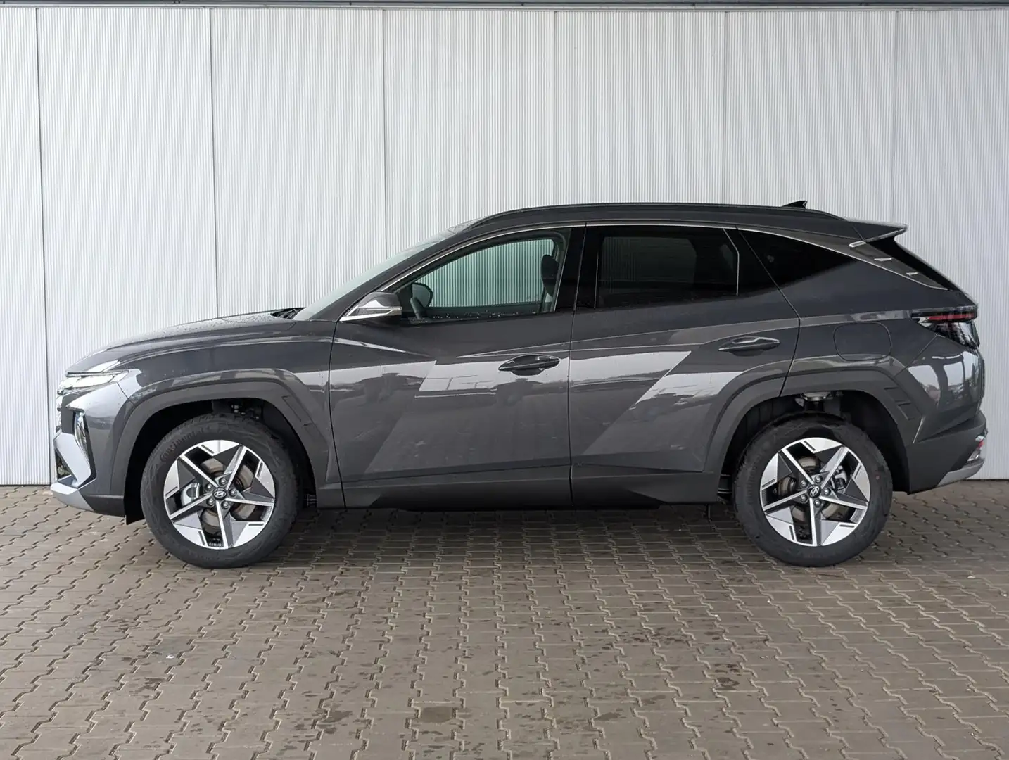 Hyundai TUCSON NX4 GO 1,6 T-GDi 2WD 6MT 160 PS / Sitz + Lenkra... Gris - 2