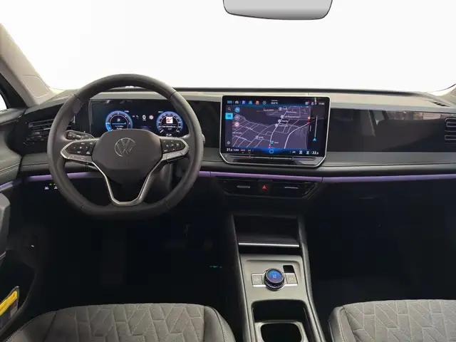 Volkswagen Tiguan view 2