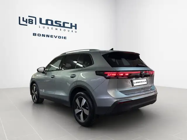 Volkswagen Tiguan view 6