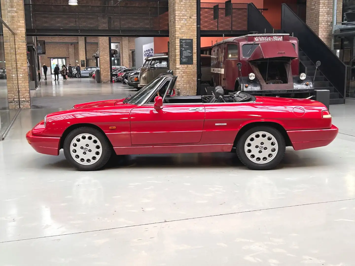 Alfa Romeo Spider 2.0i Serie 4 - gepfl. Diplomaten-Besitz! Rot - 1