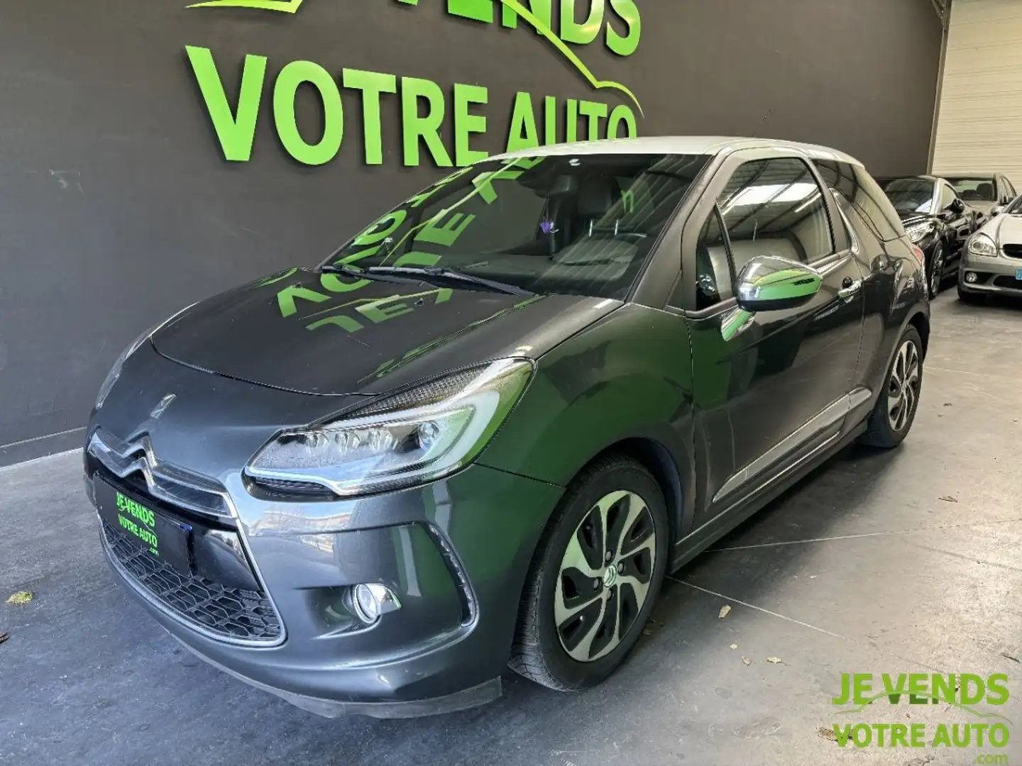 Citroen DS3 Phase 2 1.6 BlueHDi S&S 99 cv Sport Chic Gris - 1