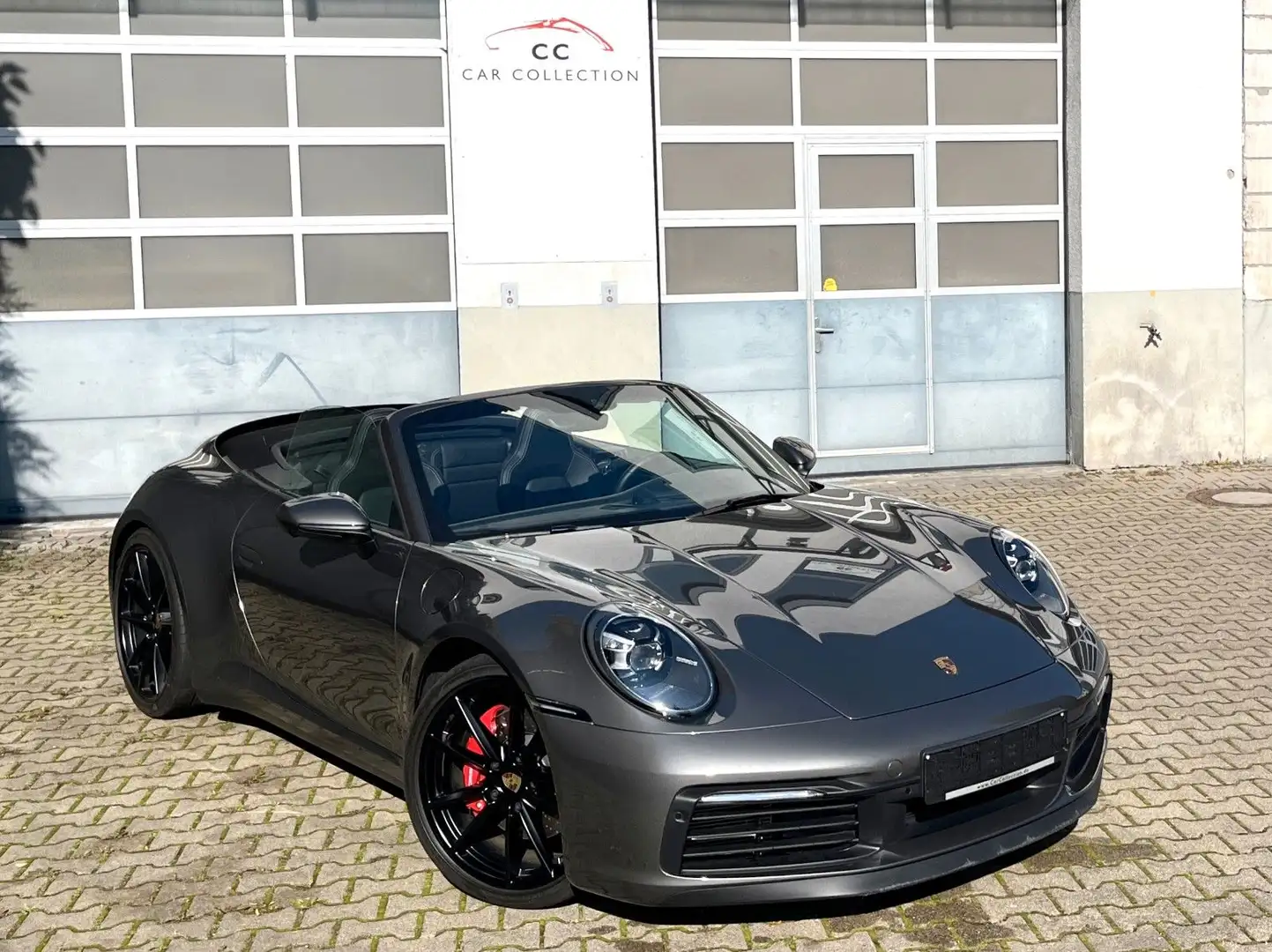 Porsche 992 S Cabrio |18Weg|PDLS+|HALen|Approv.10/26 Gris - 1