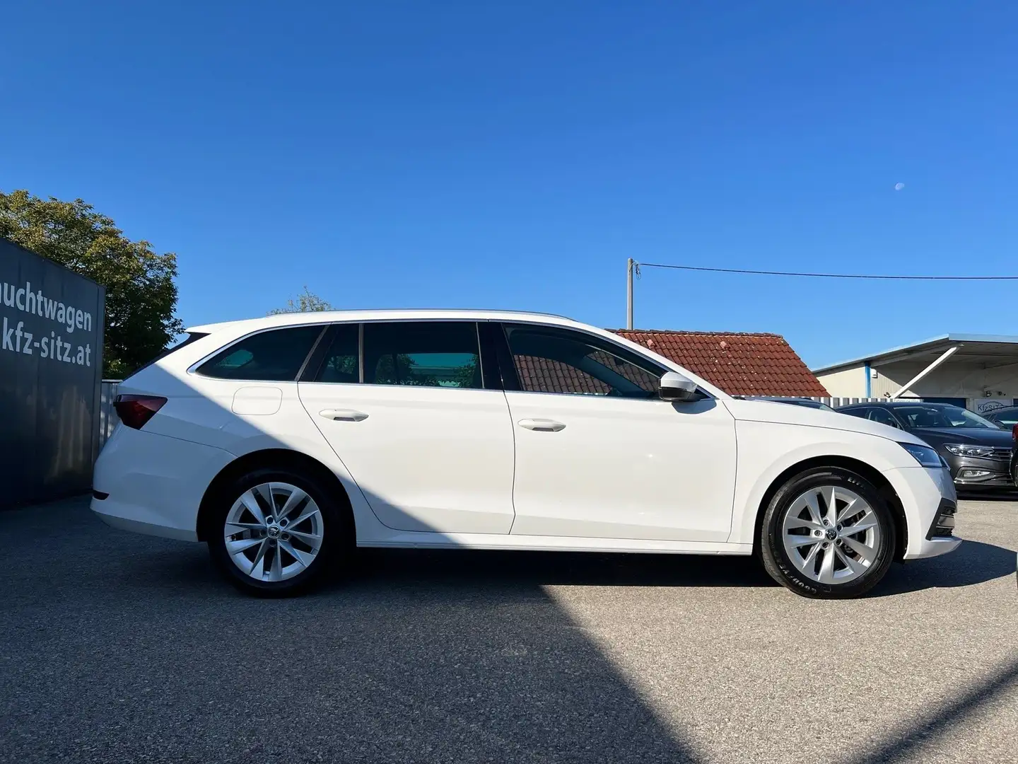 Skoda Octavia Combi 2,0 TDI Style DSG | NP: €42.800 Weiß - 2