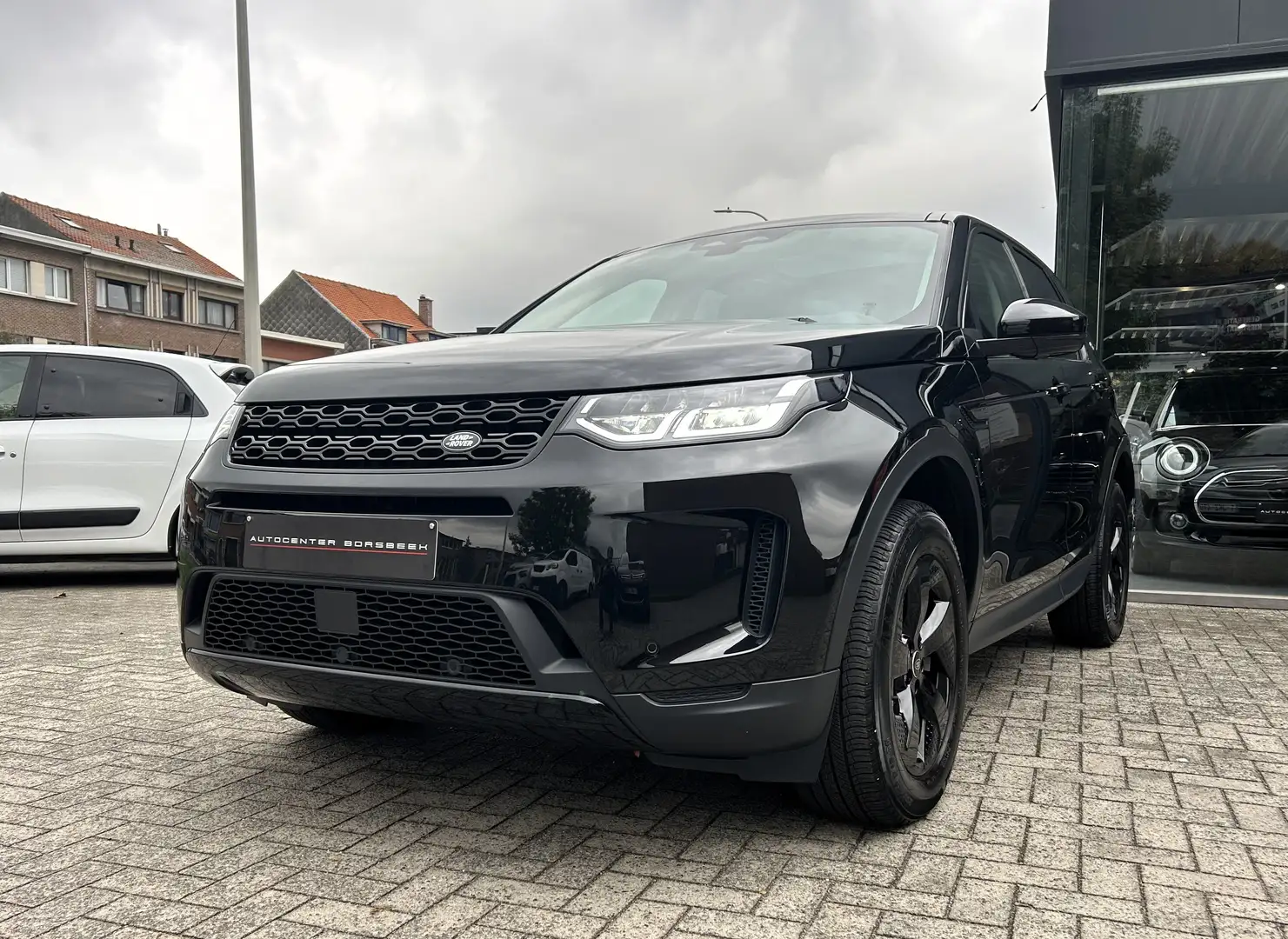 Land Rover Discovery Sport 2.0 D165 SE - 21.279 KM!! Zwart - 1