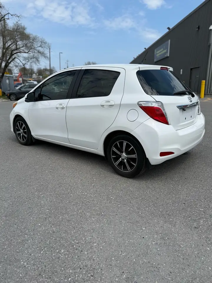 Toyota Yaris снимка Toyota Yaris
