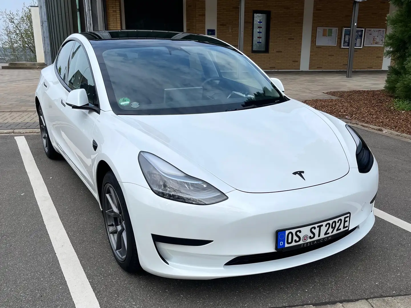 Tesla Model 3 Model 3 Langstreckenbatterie Hinterradantrieb Weiß - 2