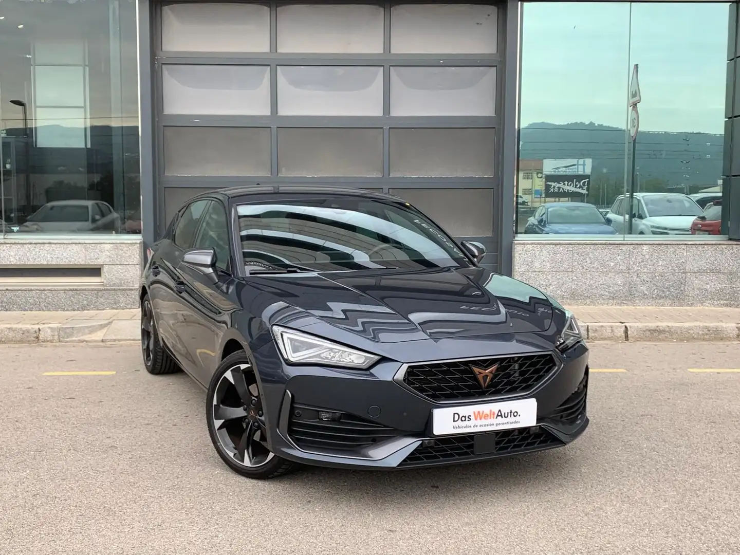 CUPRA Leon 1.5 eTSI 110 DSG Grigio - 2