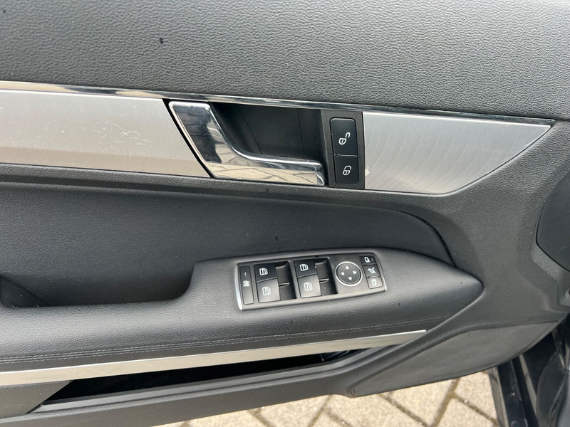 Mercedes-Benz E 350 E -Klasse Coupe E 350 CGI BlueEfficiency — photo 13