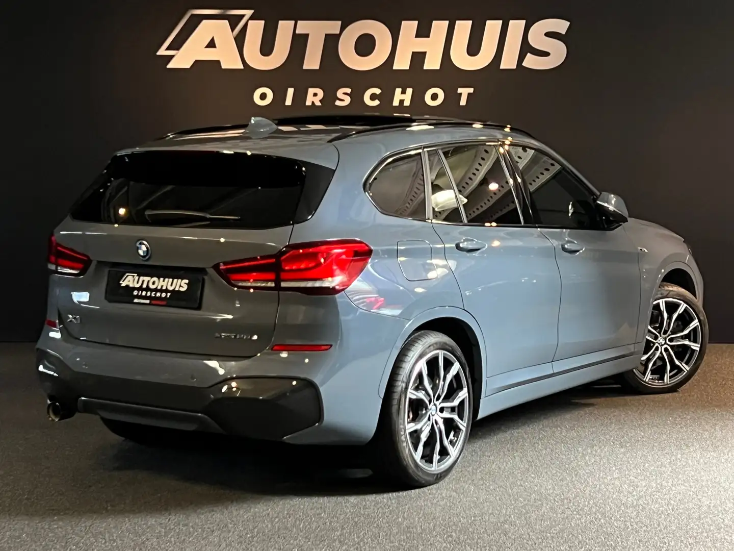 BMW X1 XDrive25e High Executive Edition M Pano/ ACC/ Came Grijs - 2