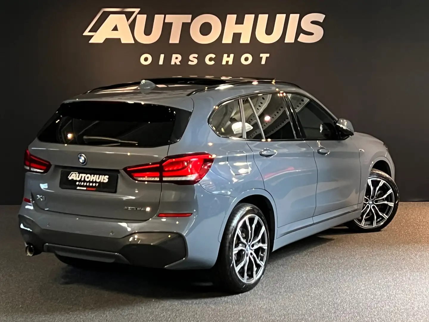 BMW X1 XDrive25e High Executive Edition M Pano/ 19”/ Came Grijs - 2
