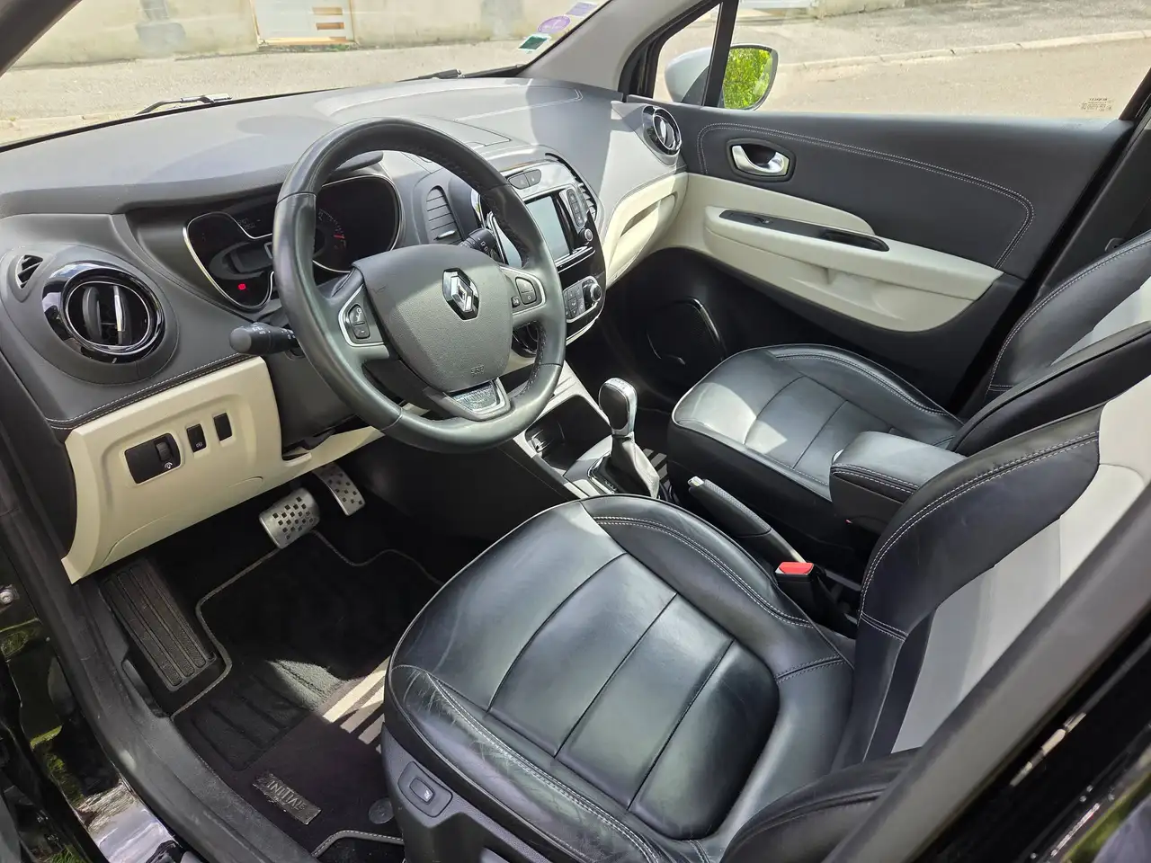 Renault Captur — photo 3