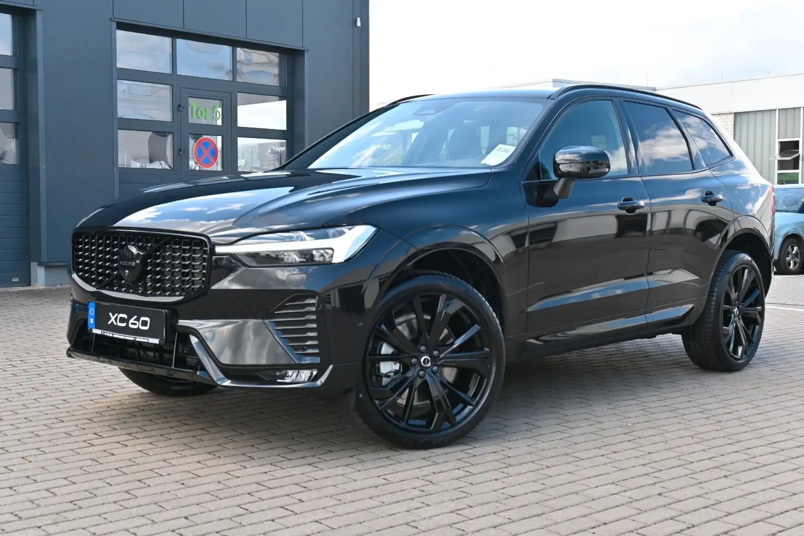 Volvo XC60 B5 B AWD Ultra Black Edition*LUFT*360°*ACC Schwarz - 1