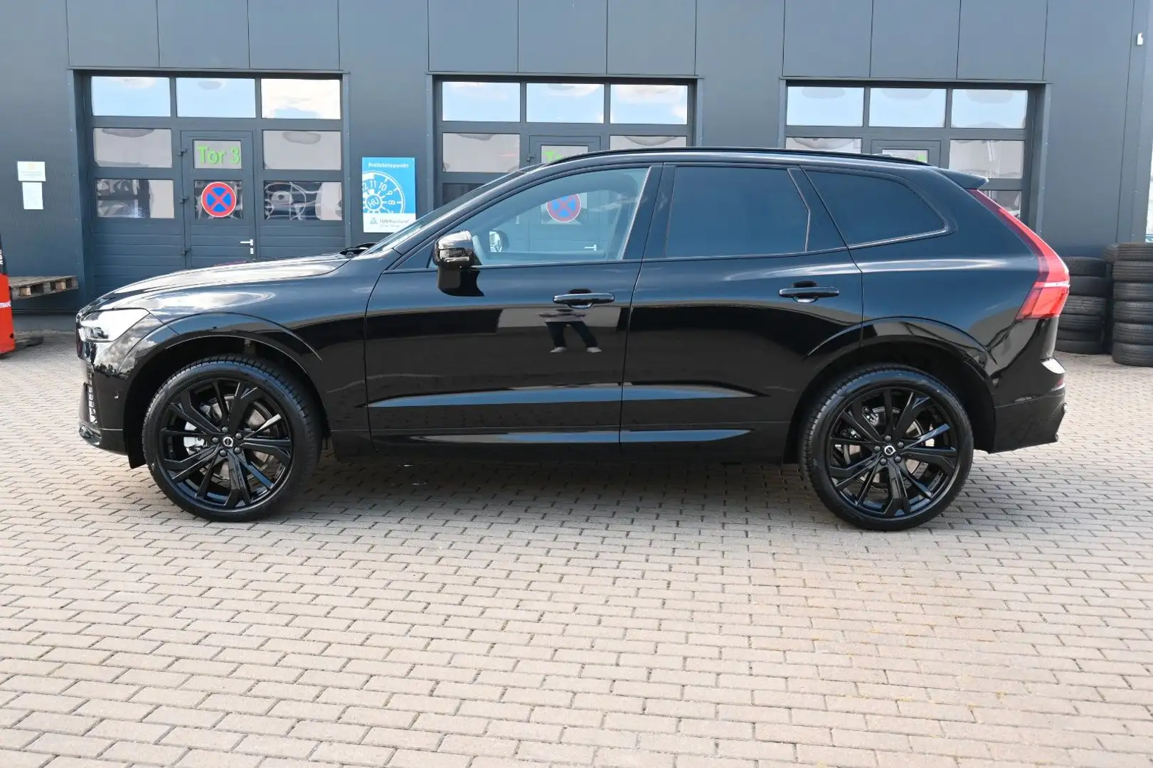 Volvo XC60 B5 B AWD Ultra Black Edition*LUFT*360°*ACC Schwarz - 2