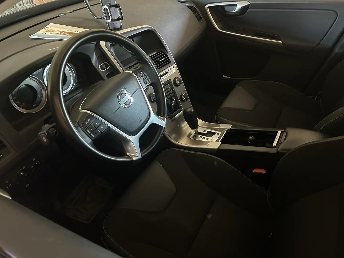 Volvo XC60 D3 AWD Aut. Kinetic Negro - 2