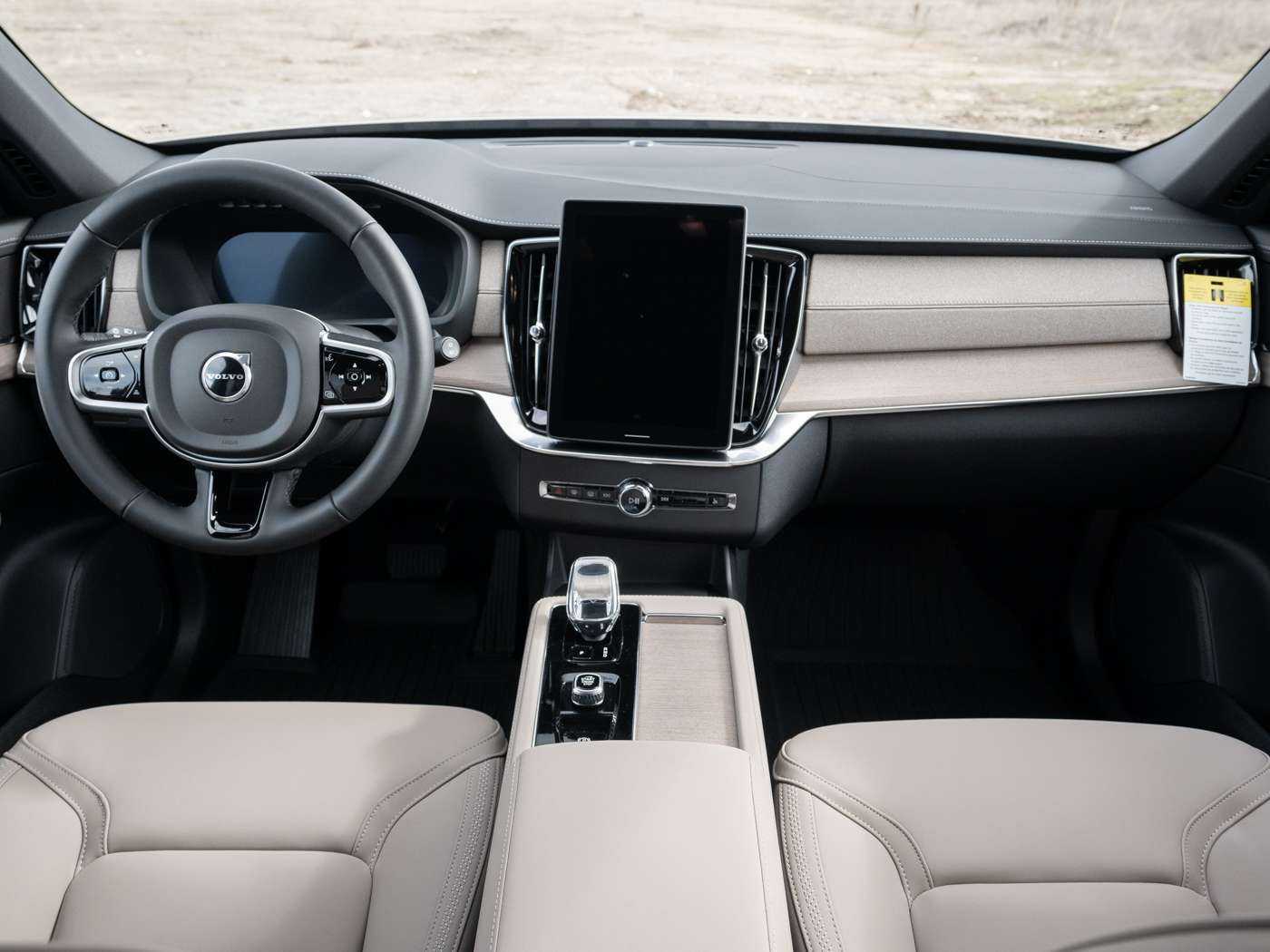 2026 Volvo XC90 T8 PLUS DARK THEME alt 4