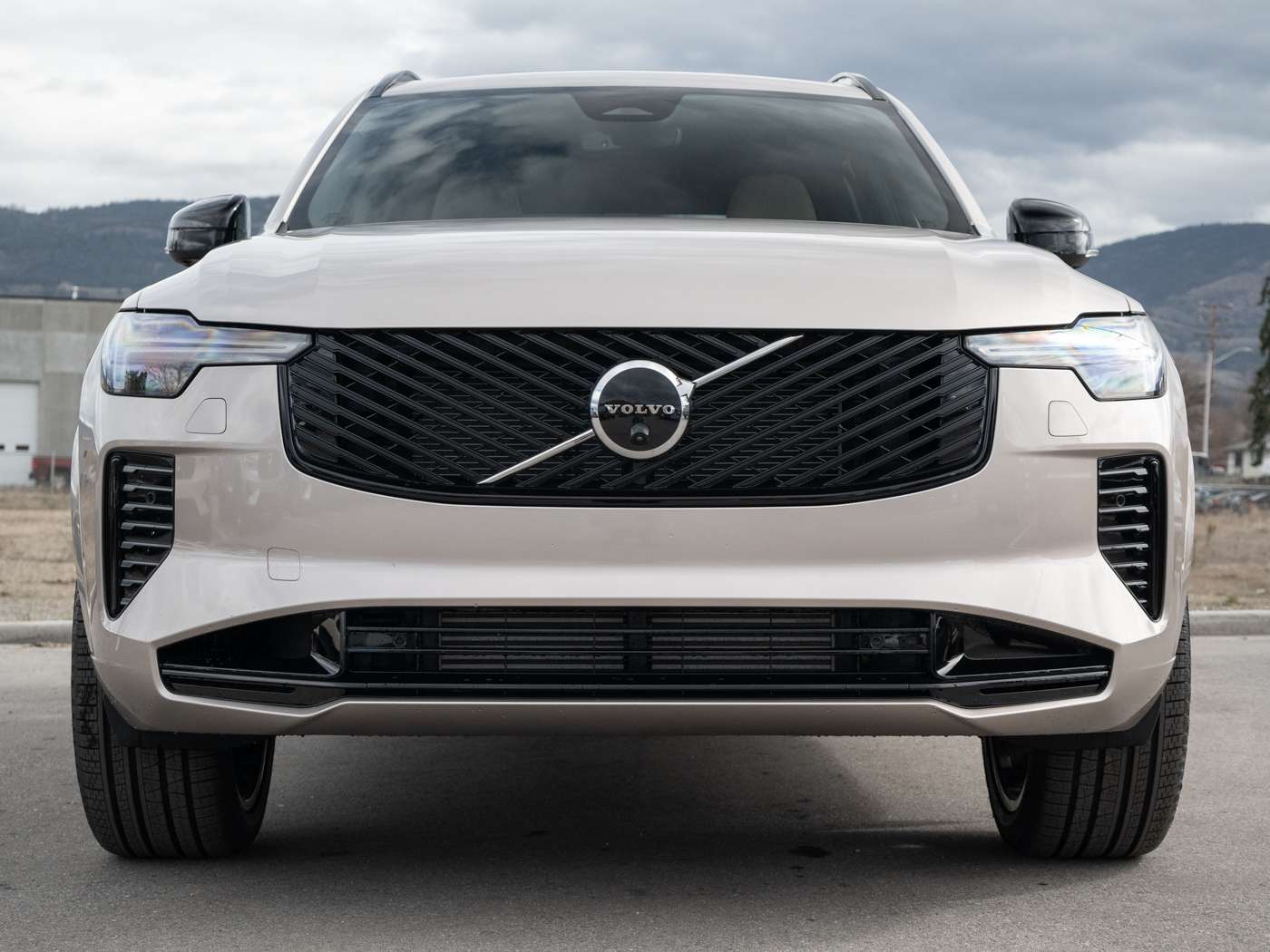 2026 Volvo XC90 T8 PLUS DARK THEME thumb 8