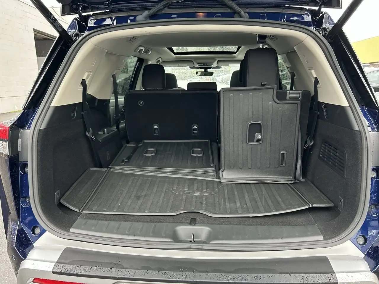 Nissan Pathfinder снимка Nissan Pathfinder