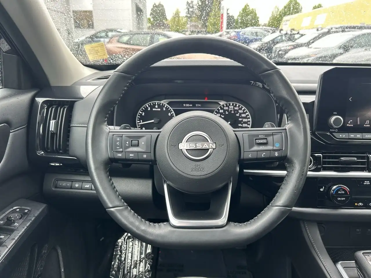 Nissan Pathfinder снимка Nissan Pathfinder