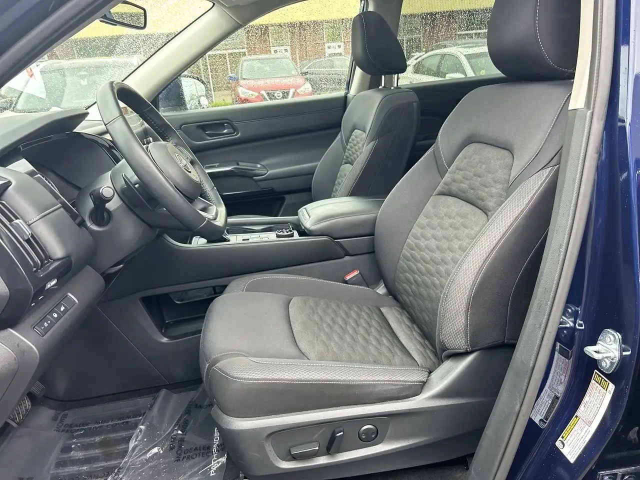 Nissan Pathfinder снимка Nissan Pathfinder