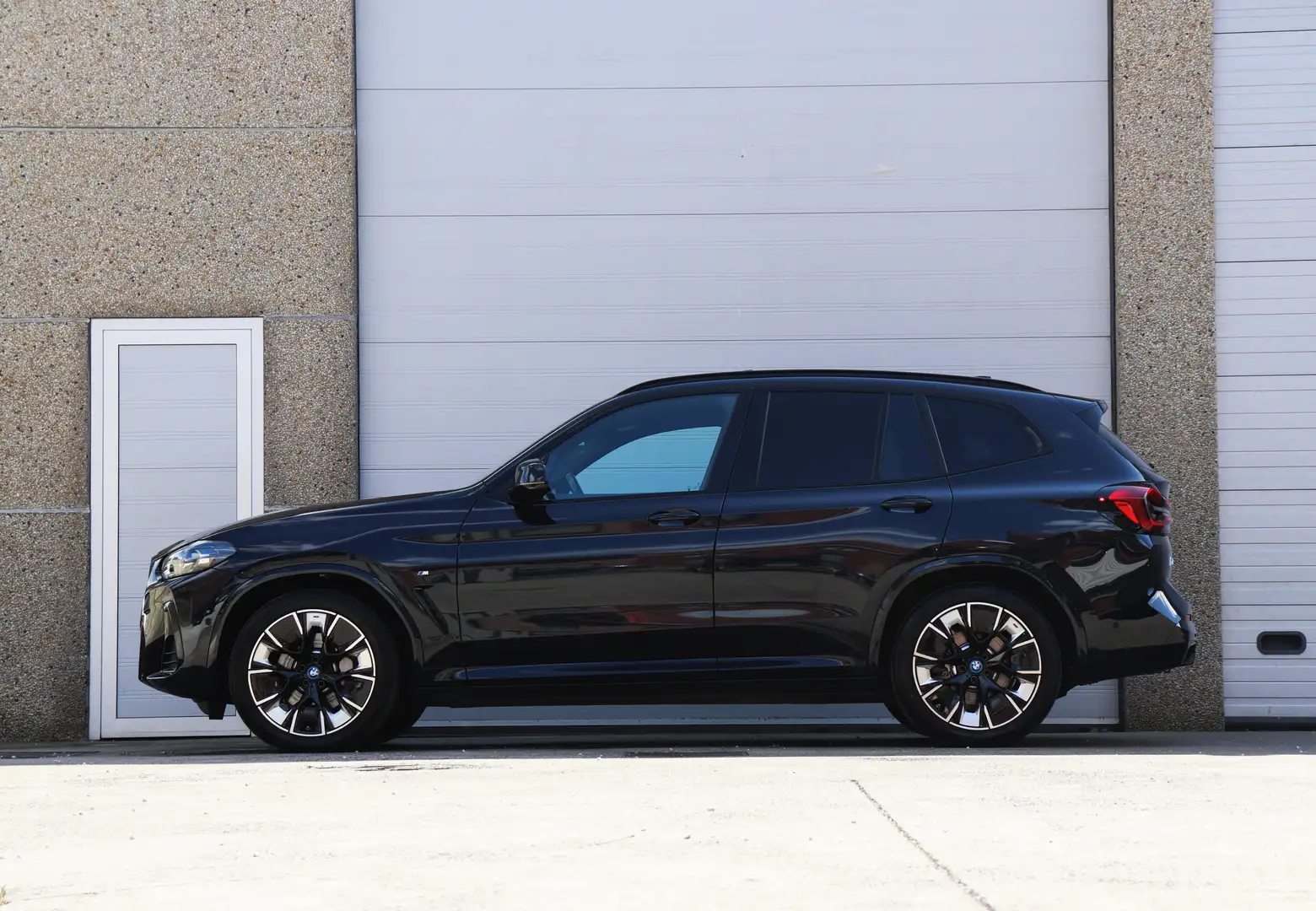 BMW iX3 80 kWh M-sport - Shadow+/Pano/Keyless/BlindSpot/20 Negru - 2