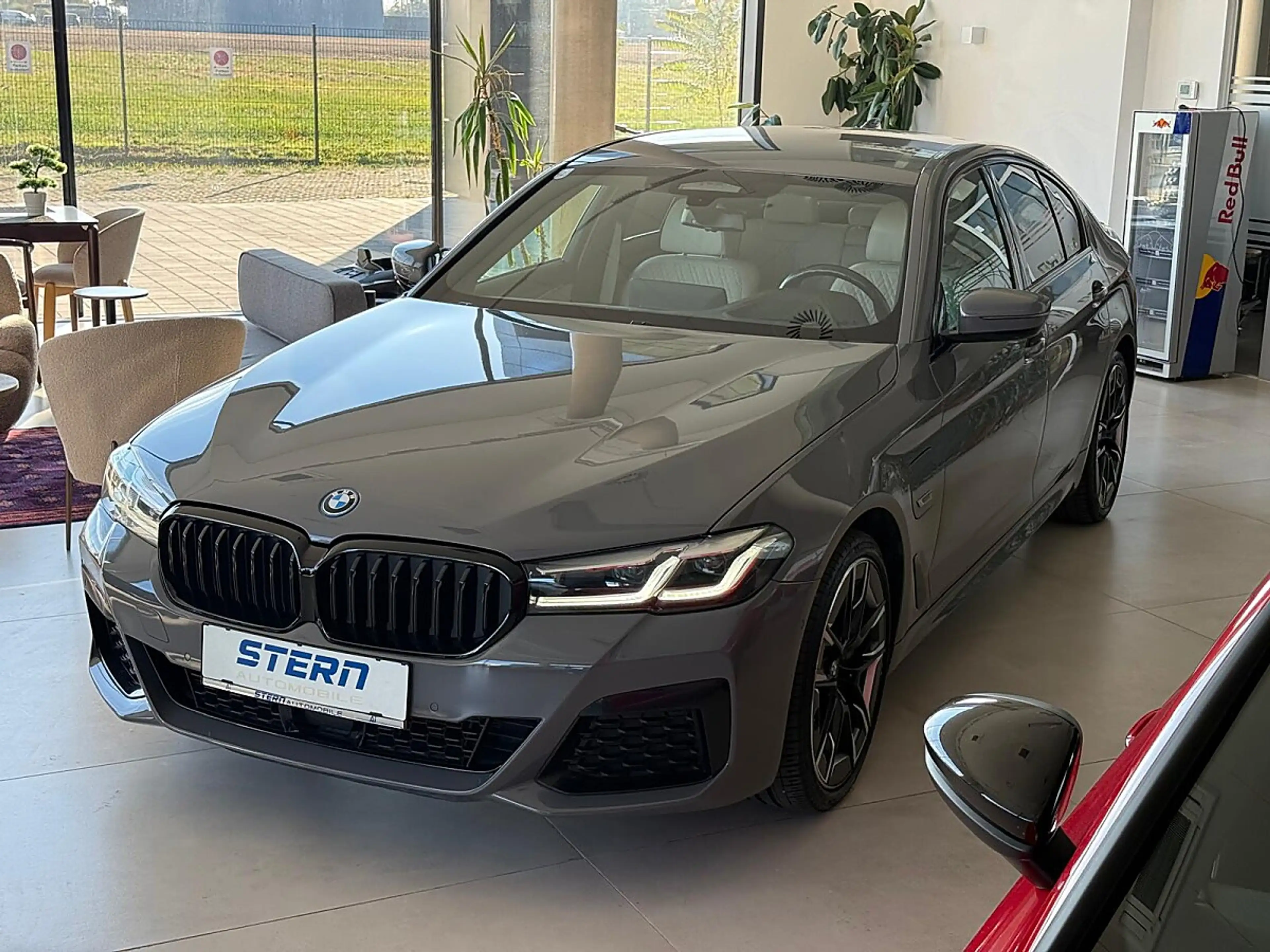 BMW 545 e xDrive M Sport *INDIVIDUAL*M-PAKET*HUD*DRIVIN...