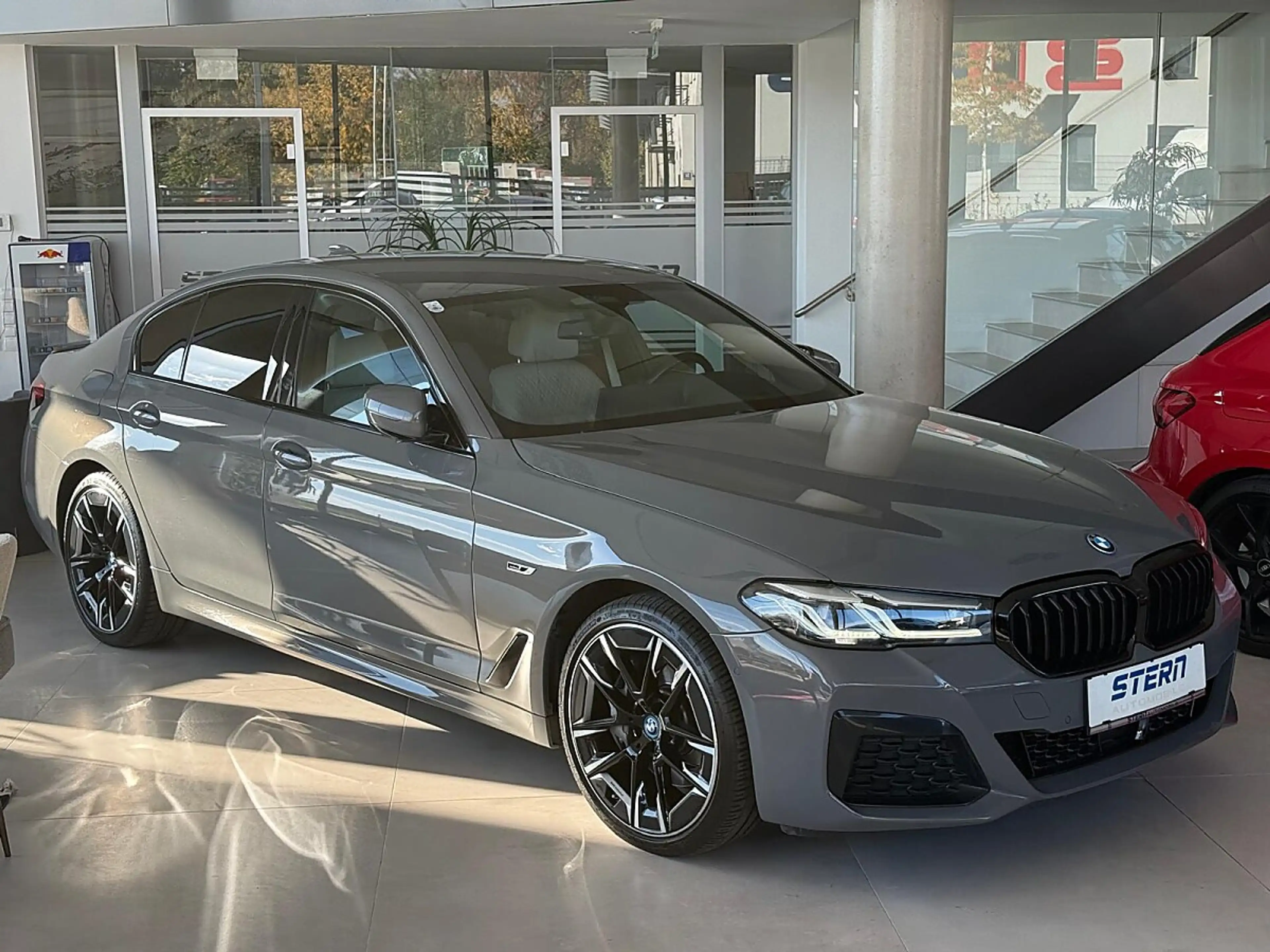 BMW 545 e xDrive M Sport *INDIVIDUAL*M-PAKET*HUD*DRIVIN... — photo 3