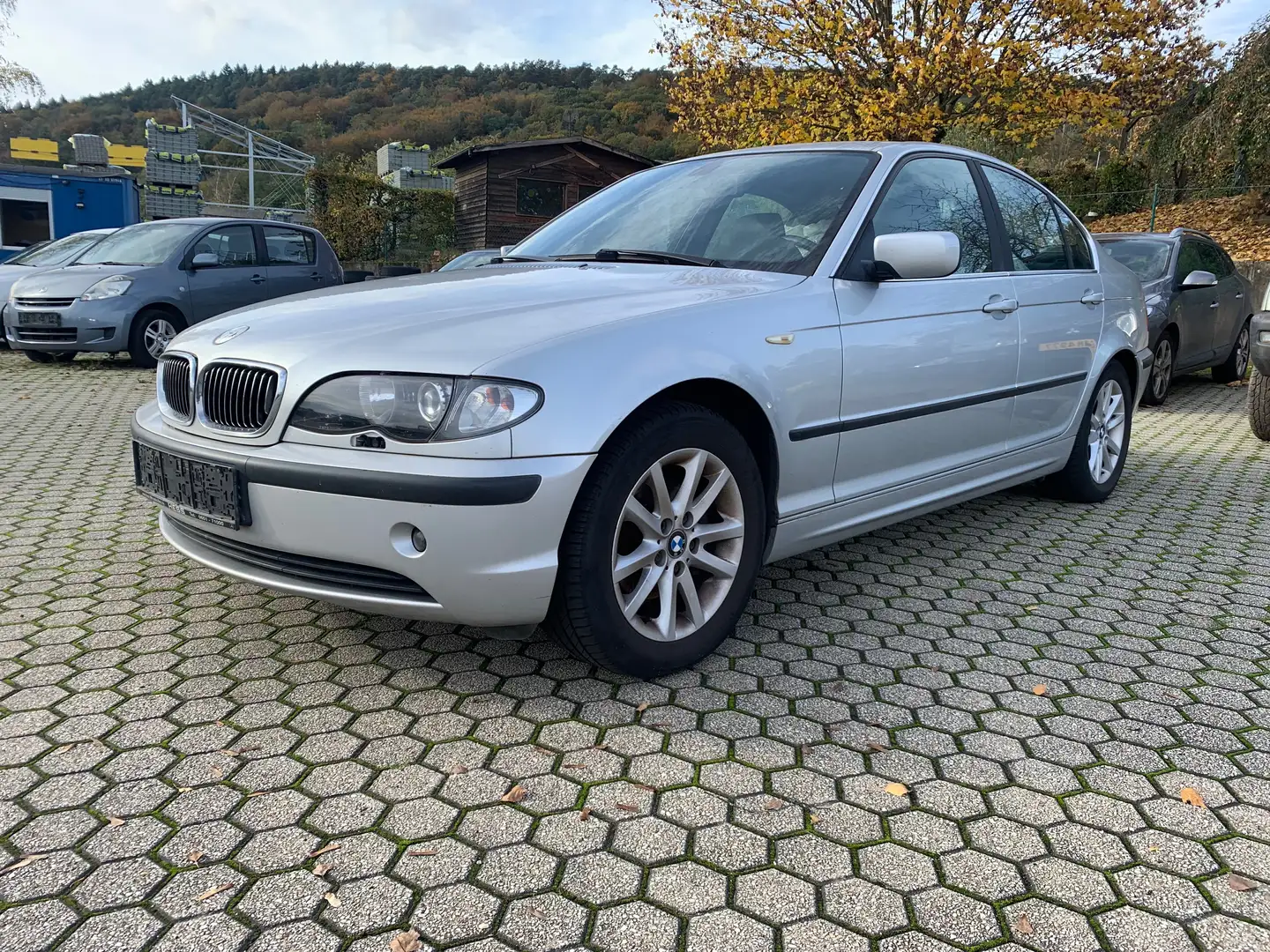BMW 320 320i Edition Lifestyle siva - 2