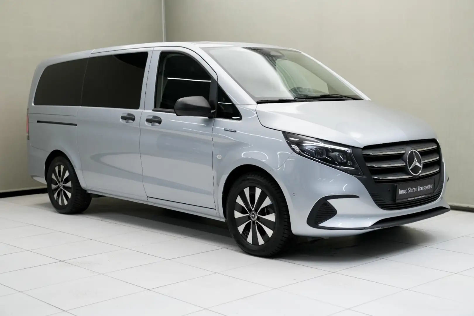 Mercedes-Benz Vito e 129 Tourer PRO Lang SpurH ACC Navi KlimaA Silber - 2