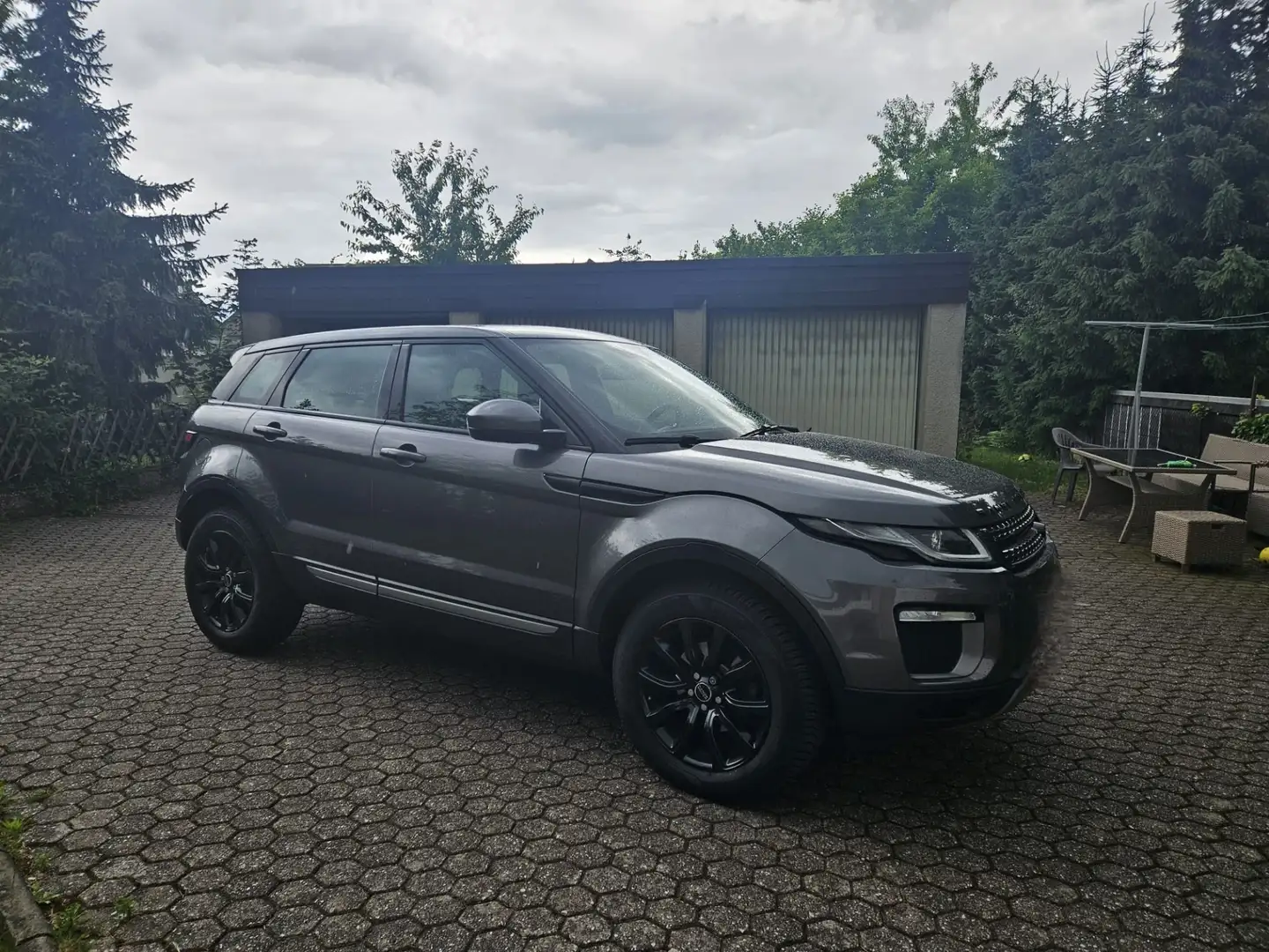 Land Rover Range Rover Evoque eD4 SE Dynamic Leder Facelift Panorama Grau - 2