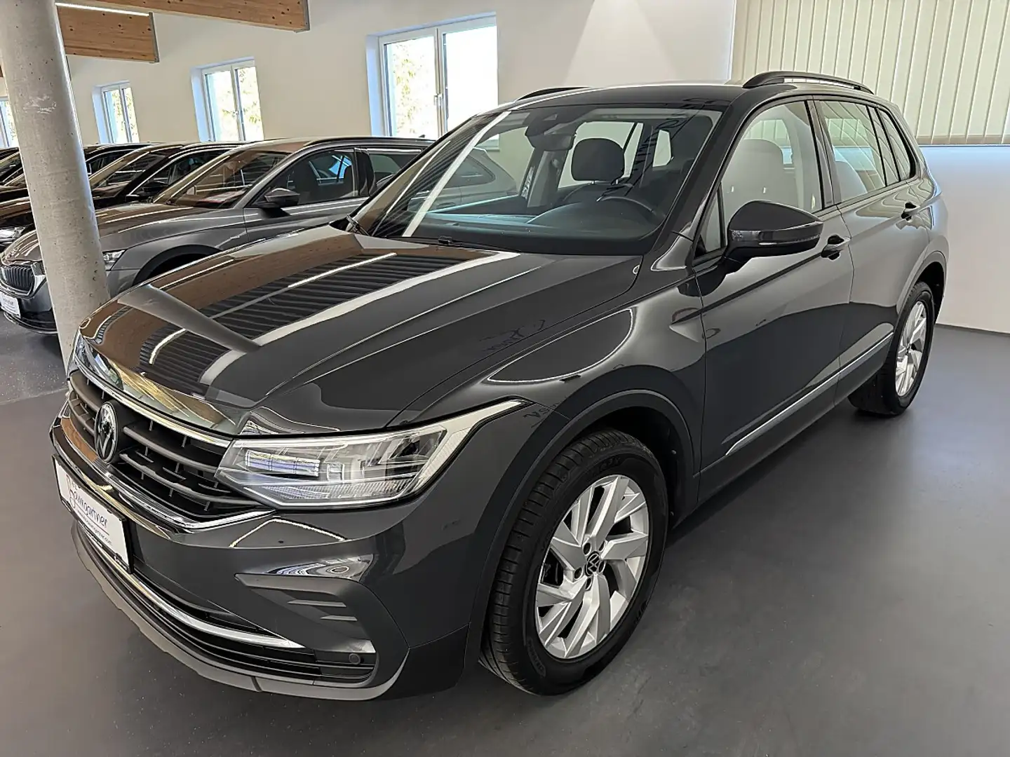 Volkswagen Tiguan 2,0TDI DSG 4Motion Life *LED*NAVI*ACC*Sitzheizu... Grau - 2