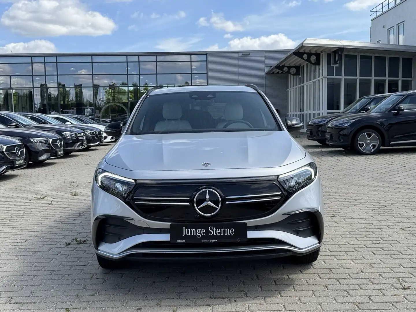 Mercedes-Benz EQA 350 EQA 350 4M Edition 1 AMG Electric Art Navi Klima Ezüst - 2